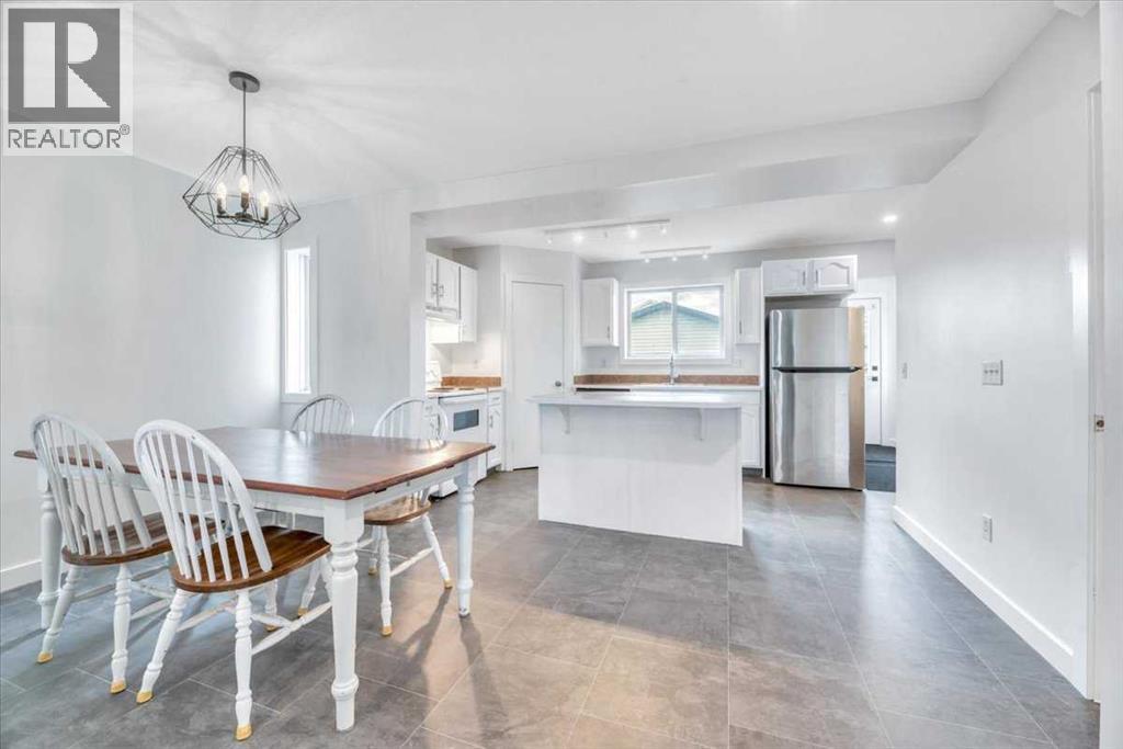 223 Coventry Road Ne, Calgary, Alberta  T3K 5H6 - Photo 10 - A2305876