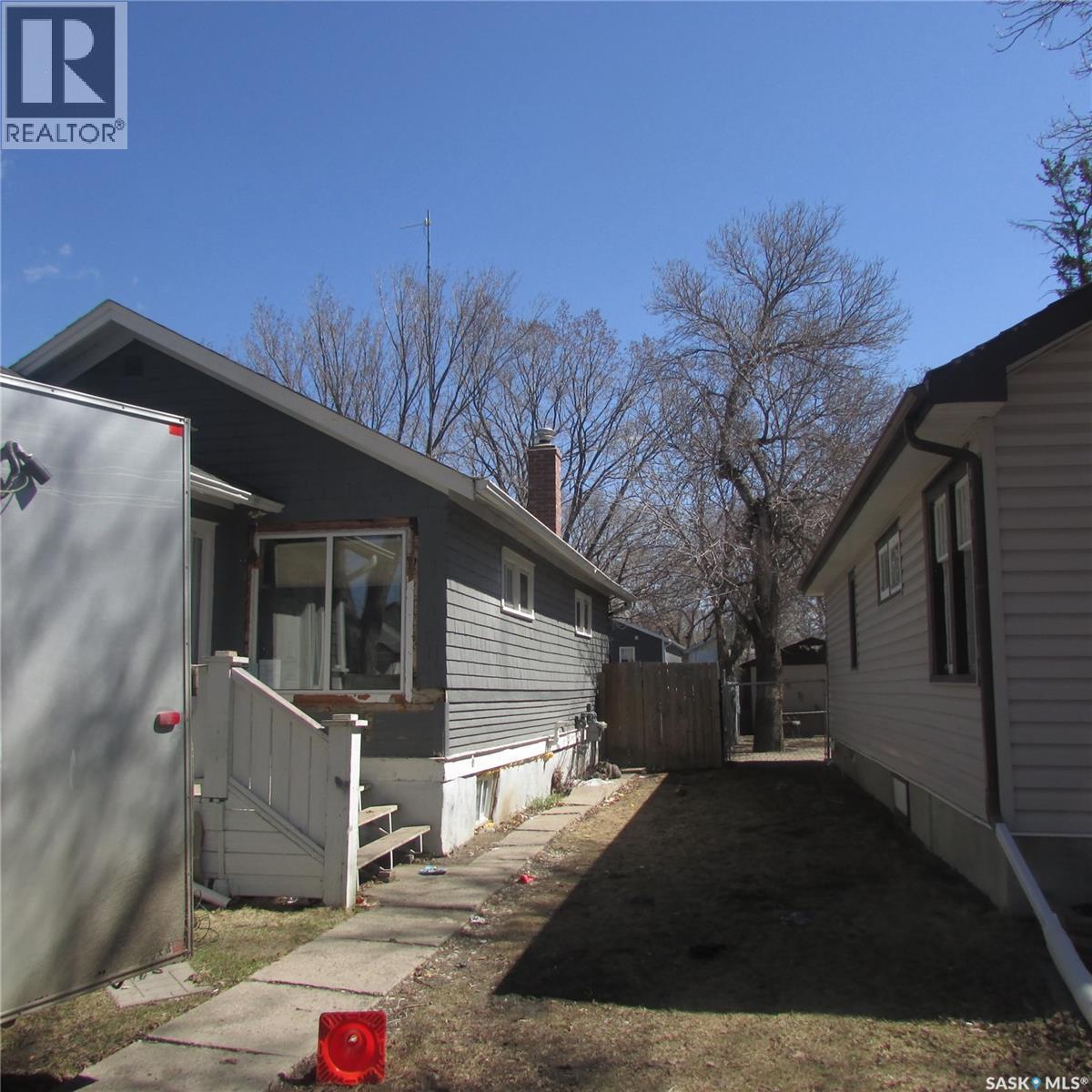 1215 Cameron Street, Regina, Saskatchewan  S4T 2T1 - Photo 2 - SK034586