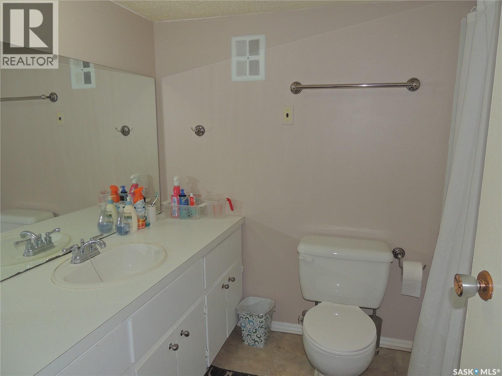 421 Maple Bay, Estevan, Saskatchewan  S4A 2E6 - Photo 17 - SK034576