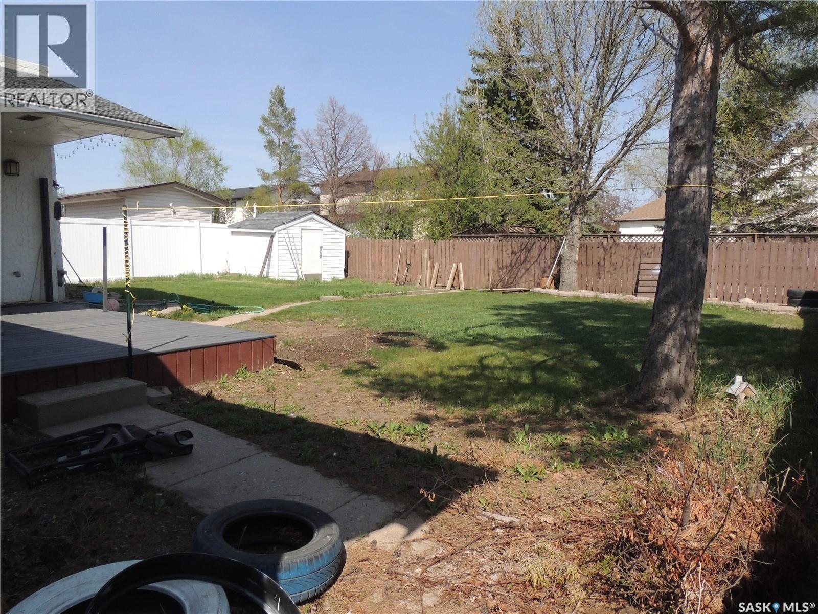 421 Maple Bay, Estevan, Saskatchewan  S4A 2E6 - Photo 3 - SK034576