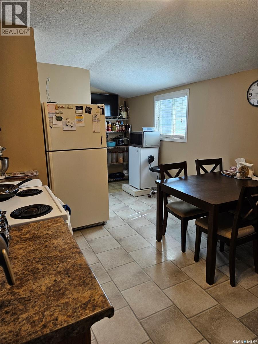 237 Duffield Street W, Moose Jaw, Saskatchewan  S6H 5H2 - Photo 5 - SK034575