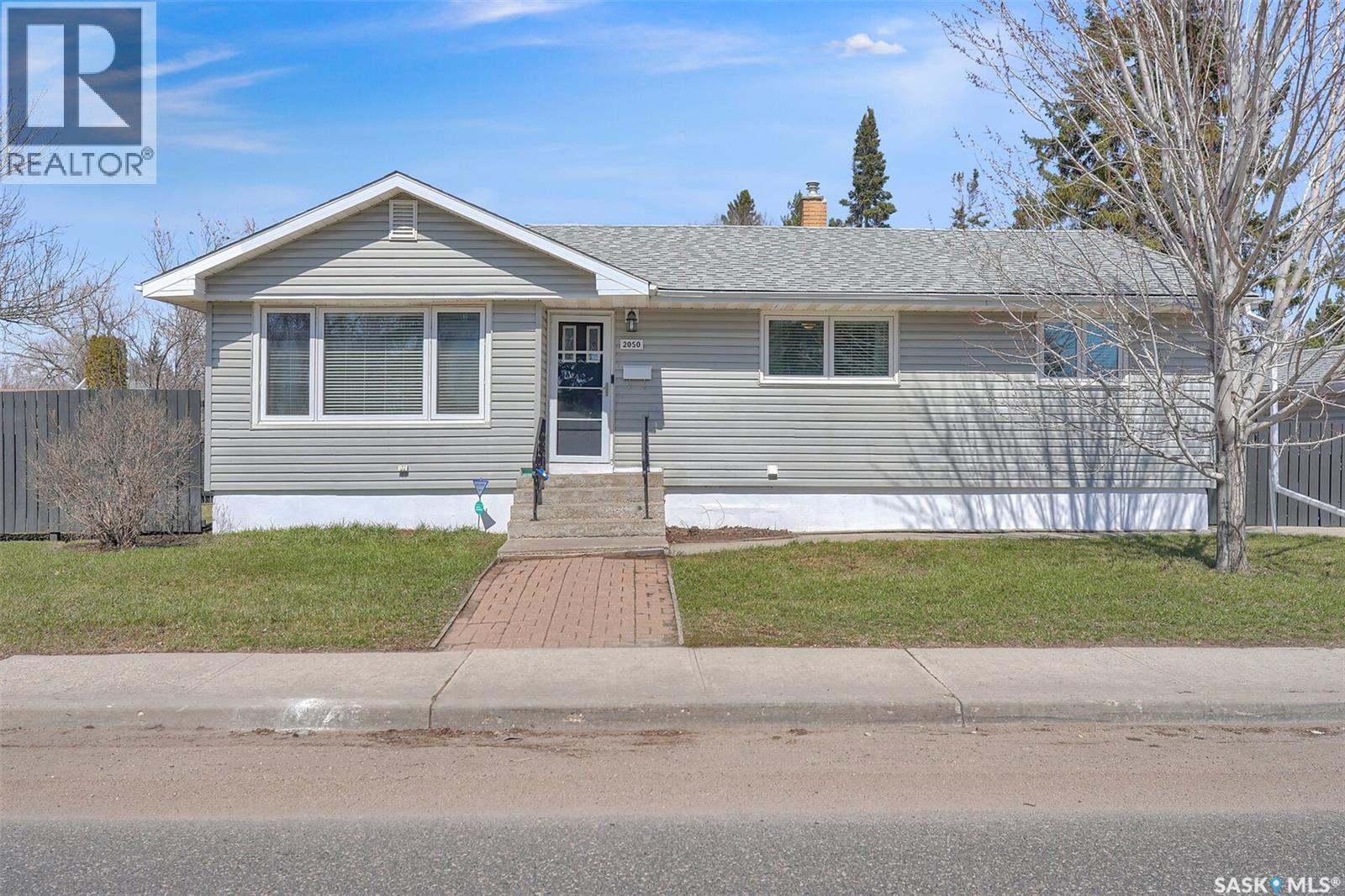 2050 Jubilee Avenue, Regina, Saskatchewan  S4S 3T8 - Photo 2 - SK034573