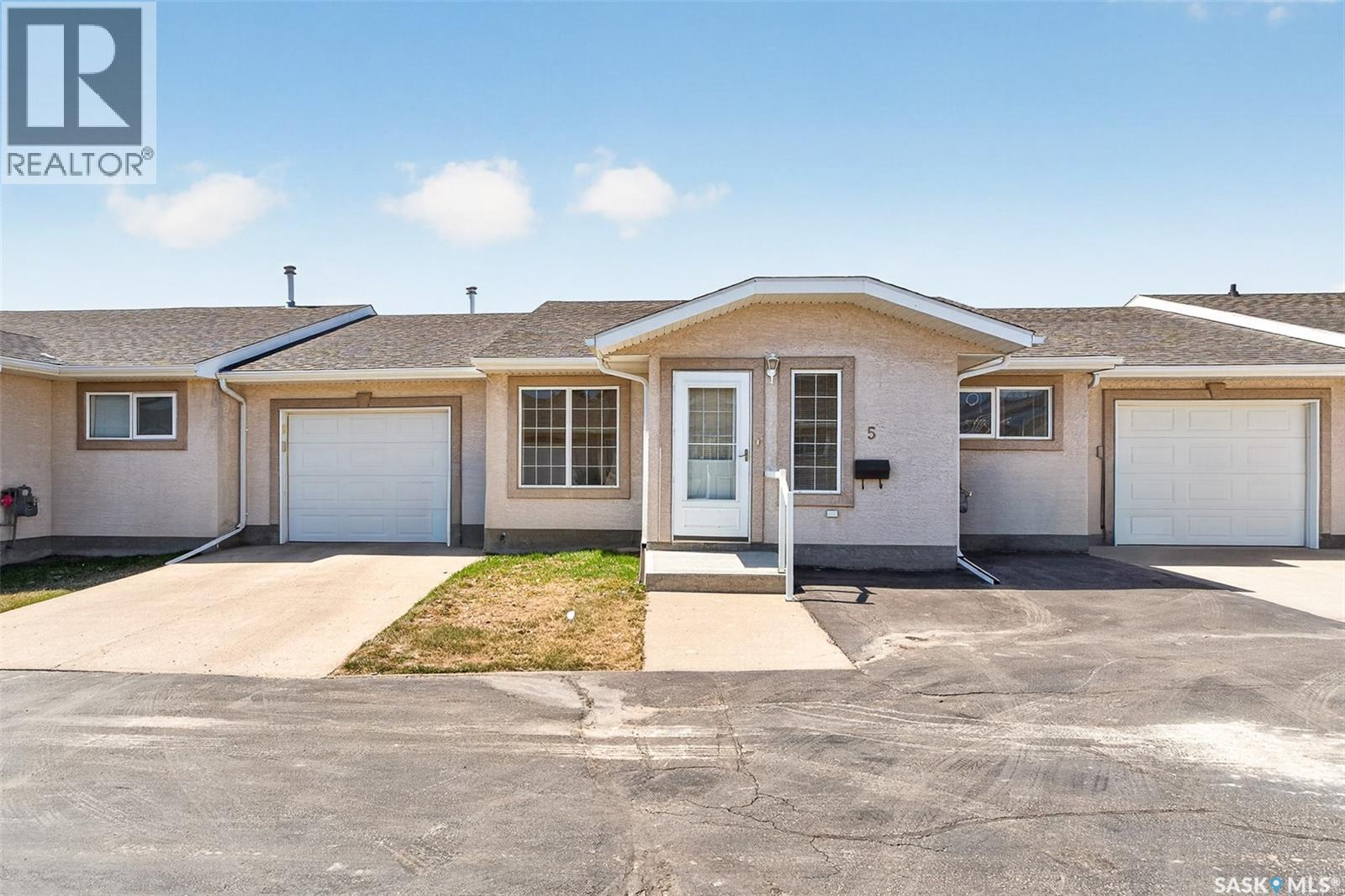 5 212 Mulberry LANE, Moose Jaw, Saskatchewan