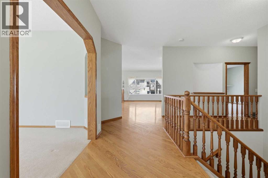 37 Rocky Ridge Gardens Nw, Calgary, Alberta  T3G 4V7 - Photo 11 - A2306110