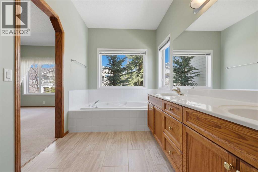 37 Rocky Ridge Gardens Nw, Calgary, Alberta  T3G 4V7 - Photo 23 - A2306110