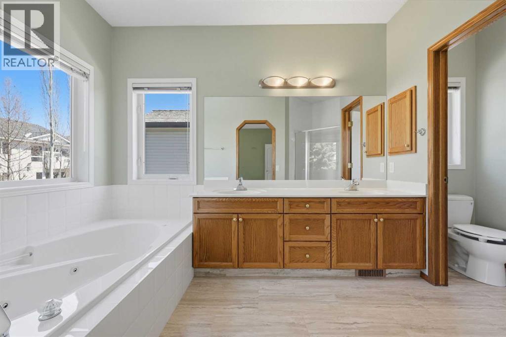 37 Rocky Ridge Gardens Nw, Calgary, Alberta  T3G 4V7 - Photo 21 - A2306110