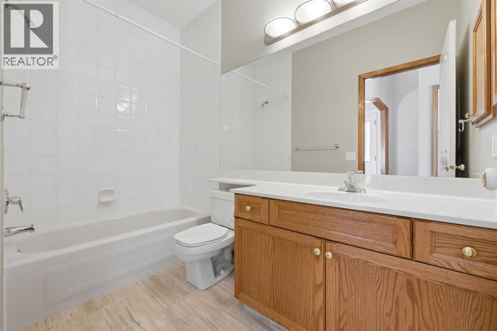 37 Rocky Ridge Gardens Nw, Calgary, Alberta  T3G 4V7 - Photo 26 - A2306110