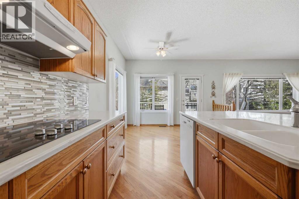 37 Rocky Ridge Gardens Nw, Calgary, Alberta  T3G 4V7 - Photo 18 - A2306110