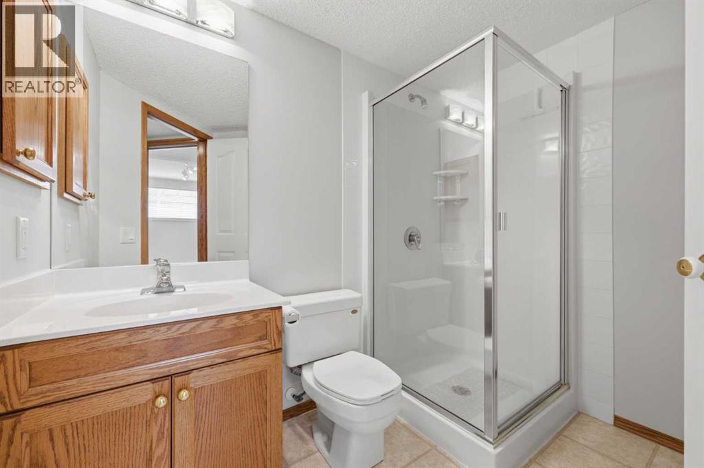 37 Rocky Ridge Gardens Nw, Calgary, Alberta  T3G 4V7 - Photo 31 - A2306110