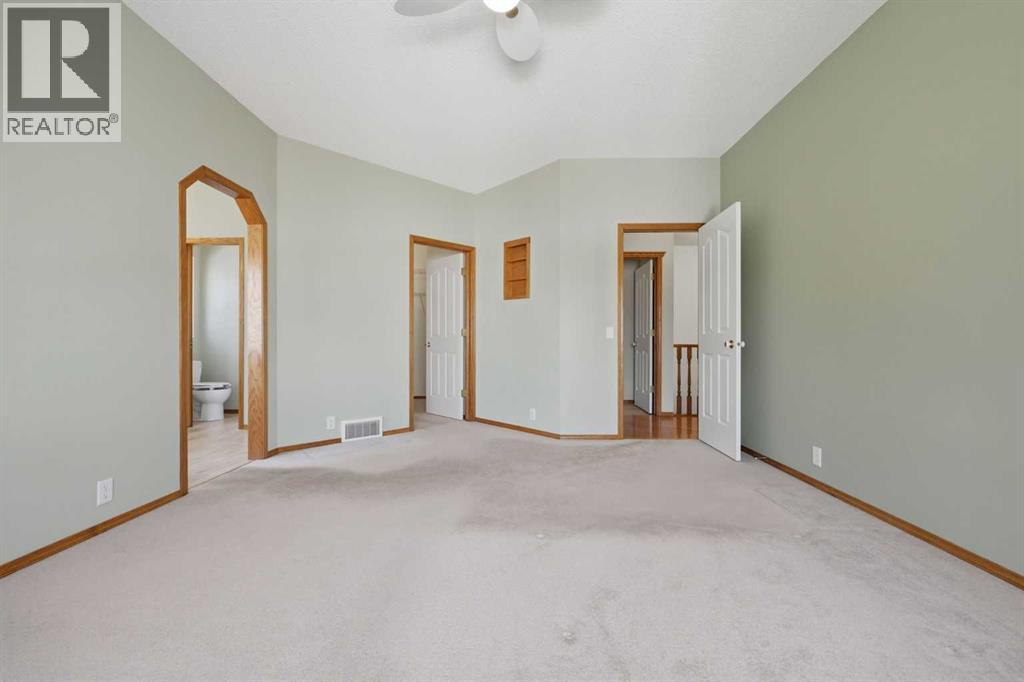 37 Rocky Ridge Gardens Nw, Calgary, Alberta  T3G 4V7 - Photo 20 - A2306110