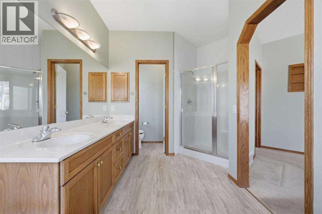 37 Rocky Ridge Gardens Nw, Calgary, Alberta  T3G 4V7 - Photo 22 - A2306110