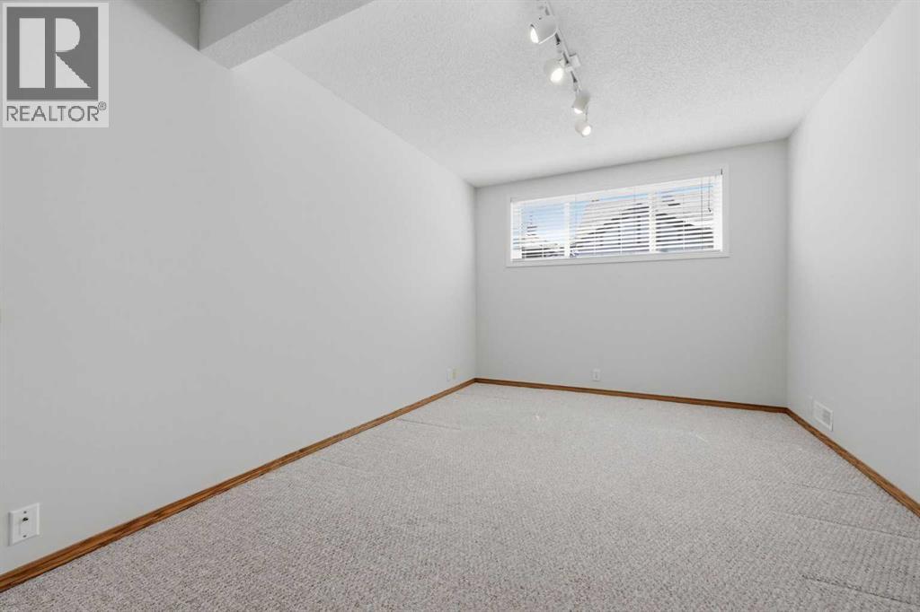 37 Rocky Ridge Gardens Nw, Calgary, Alberta  T3G 4V7 - Photo 30 - A2306110