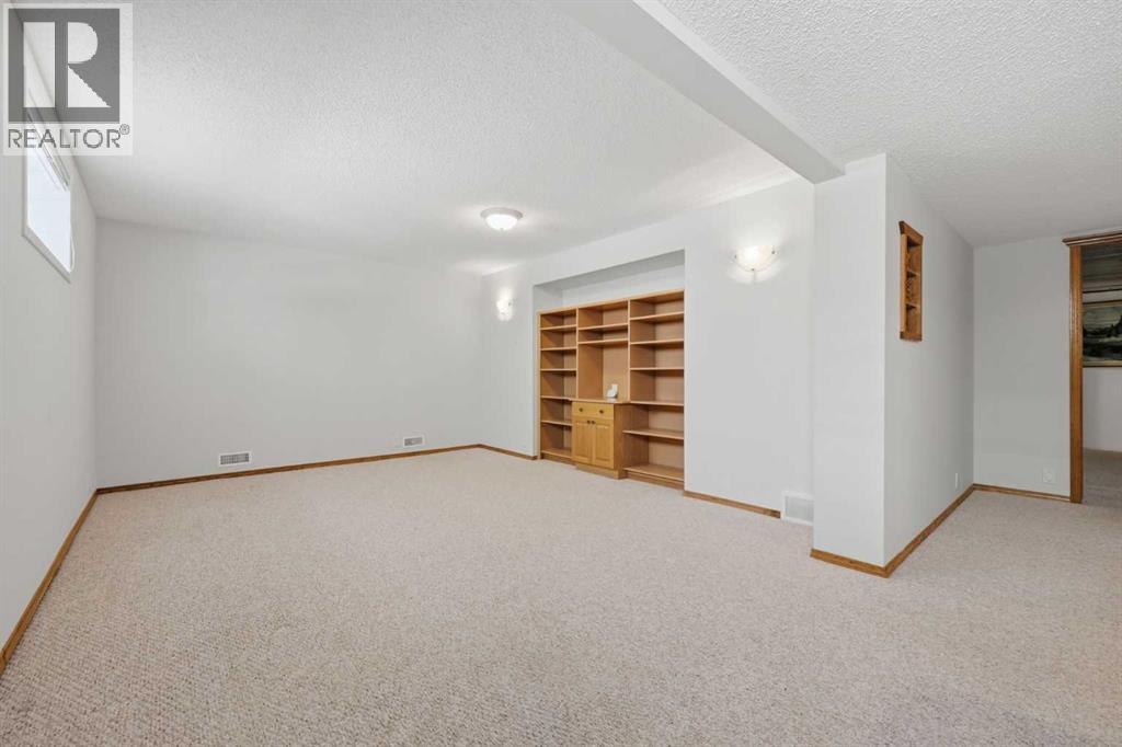 37 Rocky Ridge Gardens Nw, Calgary, Alberta  T3G 4V7 - Photo 29 - A2306110