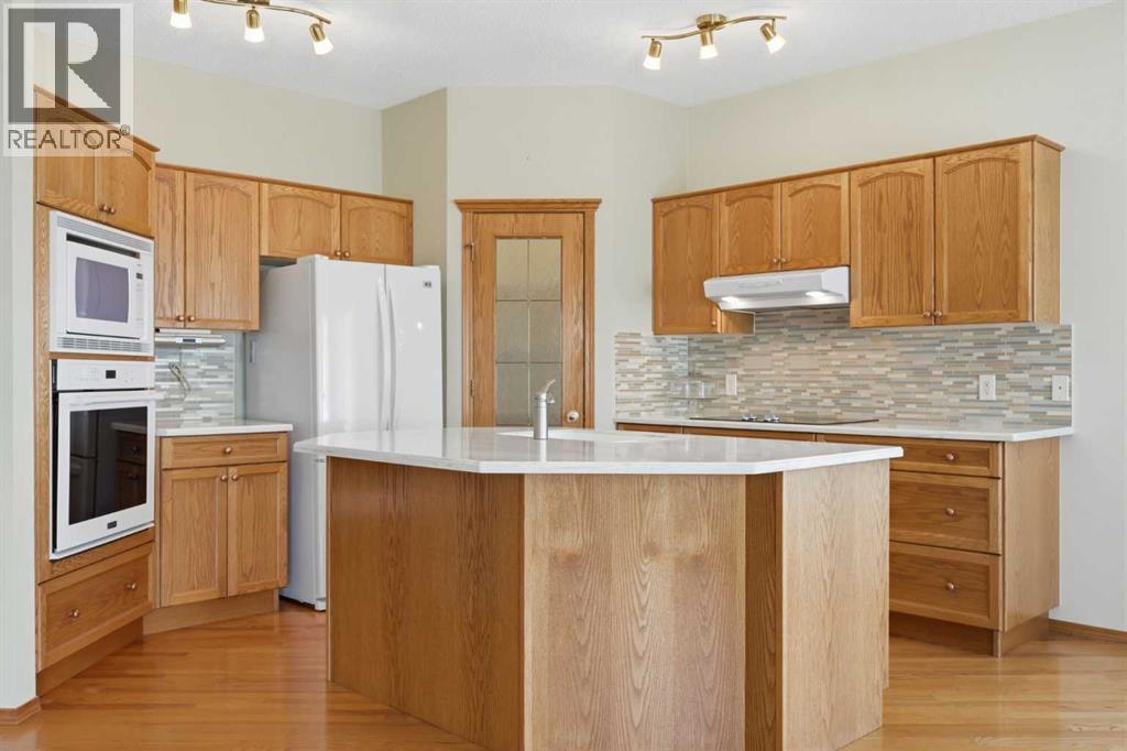 37 Rocky Ridge Gardens Nw, Calgary, Alberta  T3G 4V7 - Photo 16 - A2306110