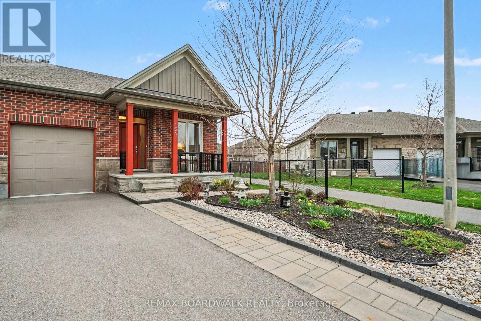 164 Boxcar Crescent, Russell, Ontario  K4R 0C4 - Photo 3 - X13070274