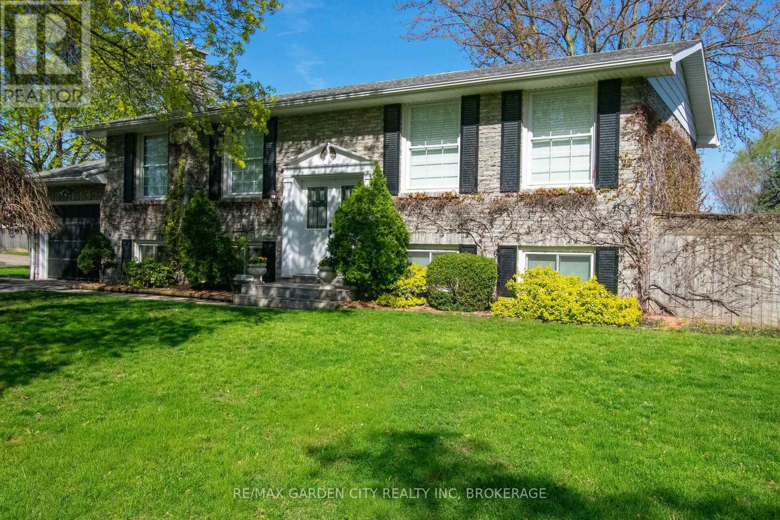 22 Shetland Crescent, St. Catharines, Ontario  L2P 3P7 - Photo 4 - X13070208