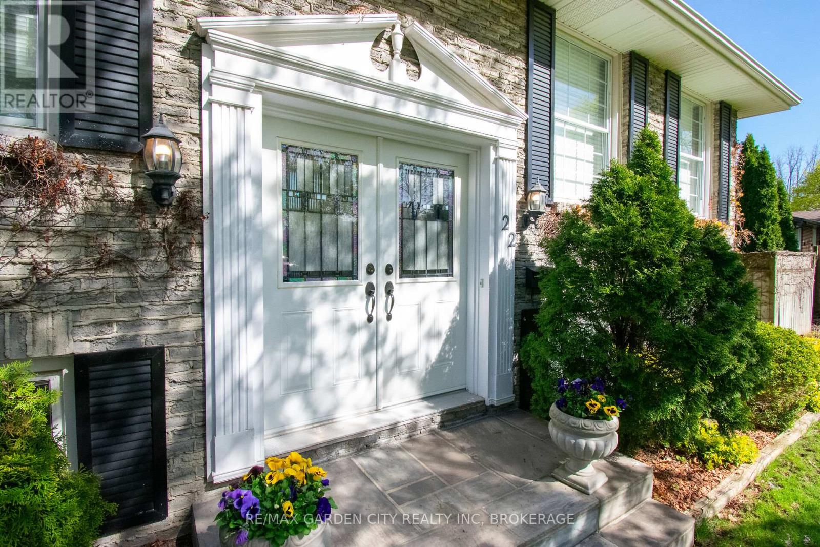 22 Shetland Crescent, St. Catharines, Ontario  L2P 3P7 - Photo 5 - X13070208