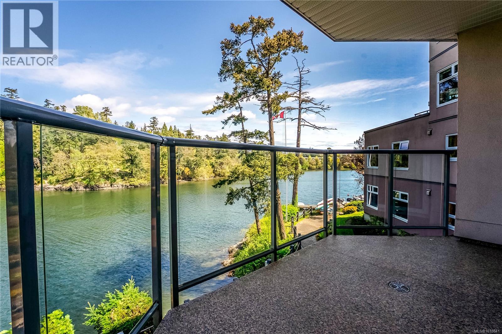 106 1083 Tillicum Rd, Esquimalt, British Columbia