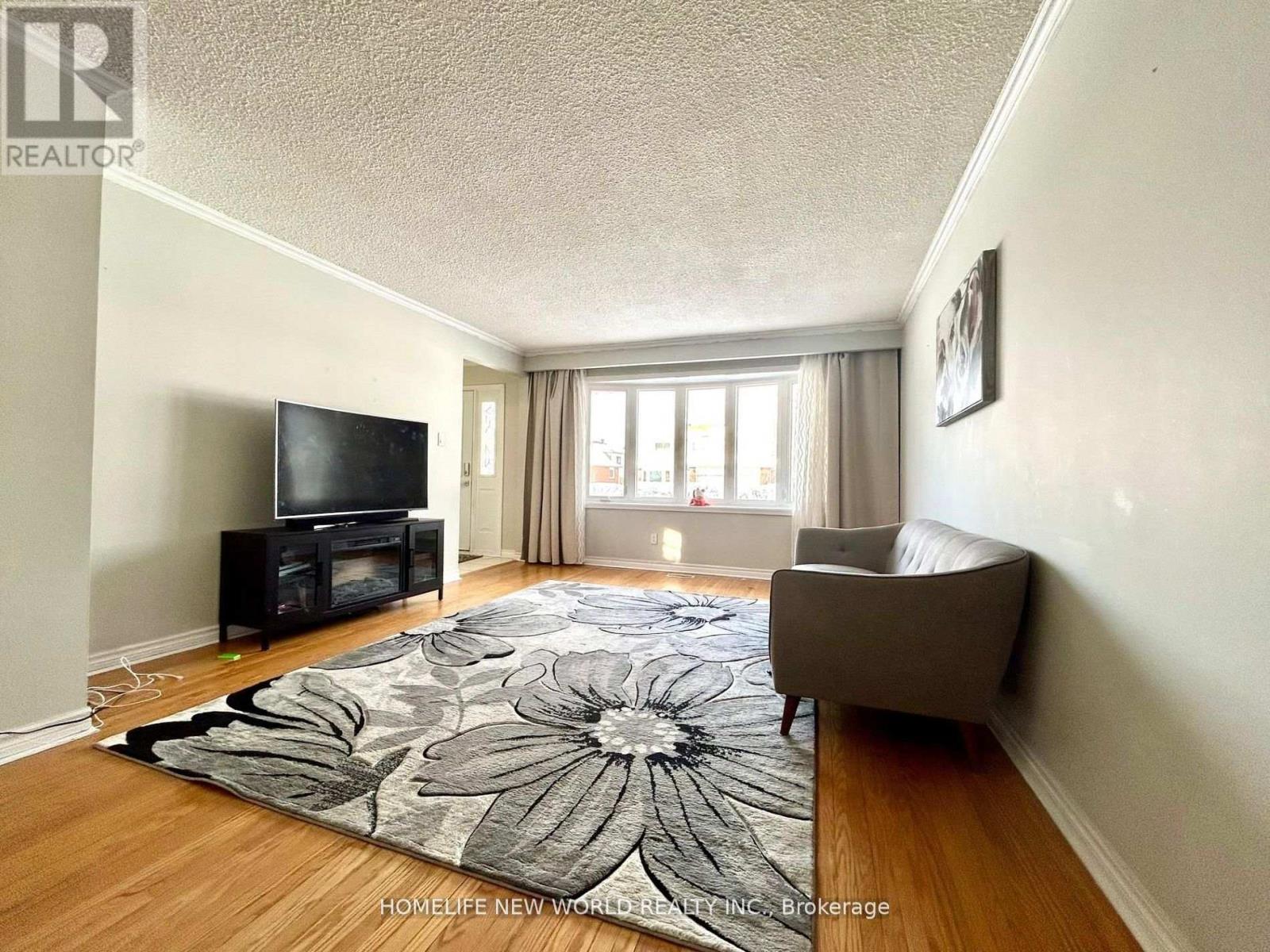 Upper - 27 Hayward Crescent, Toronto, Ontario  M1S 2T7 - Photo 10 - E13070270