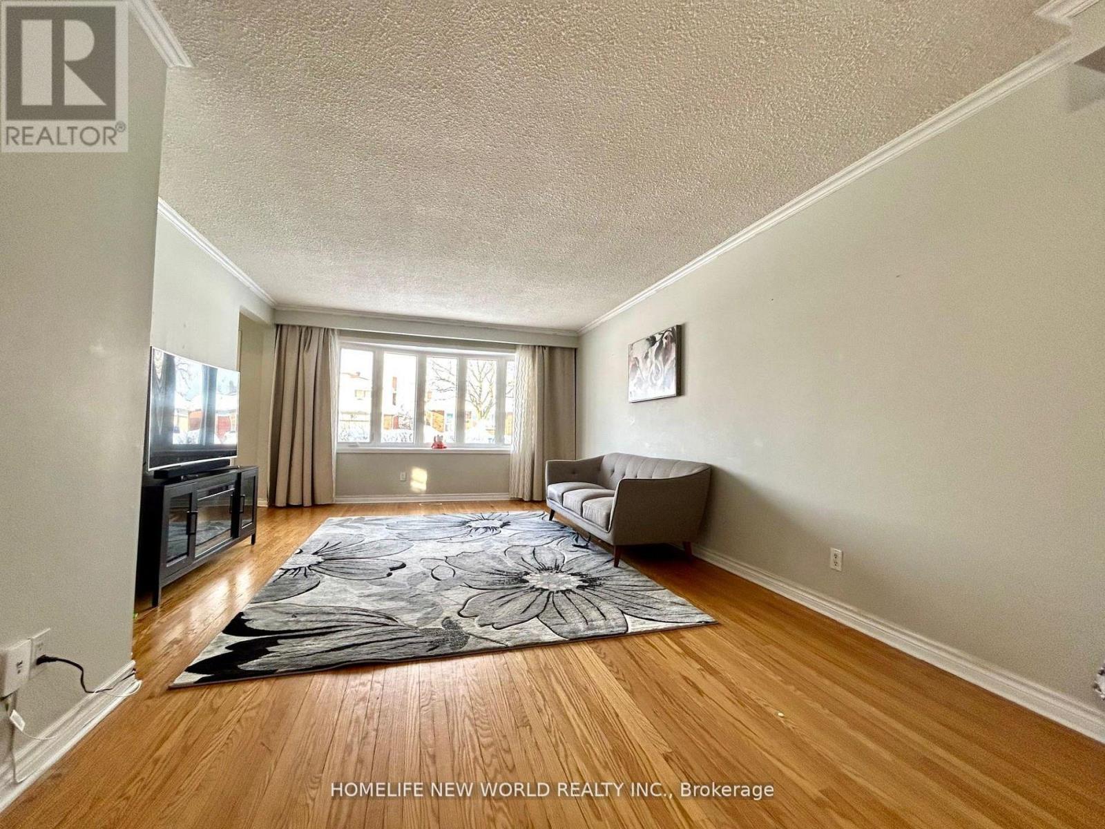 Upper - 27 Hayward Crescent, Toronto, Ontario  M1S 2T7 - Photo 11 - E13070270