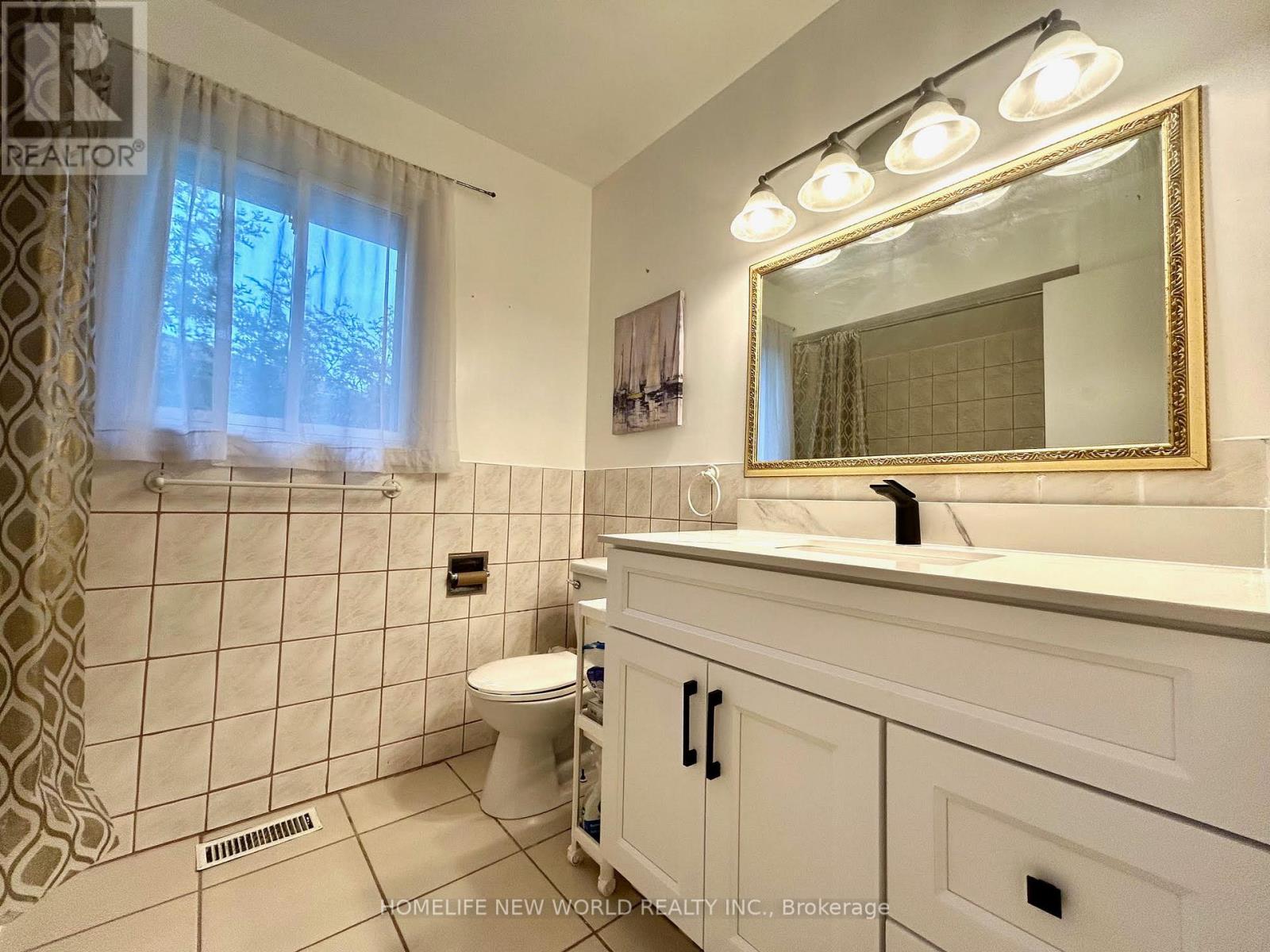 Upper - 27 Hayward Crescent, Toronto, Ontario  M1S 2T7 - Photo 15 - E13070270