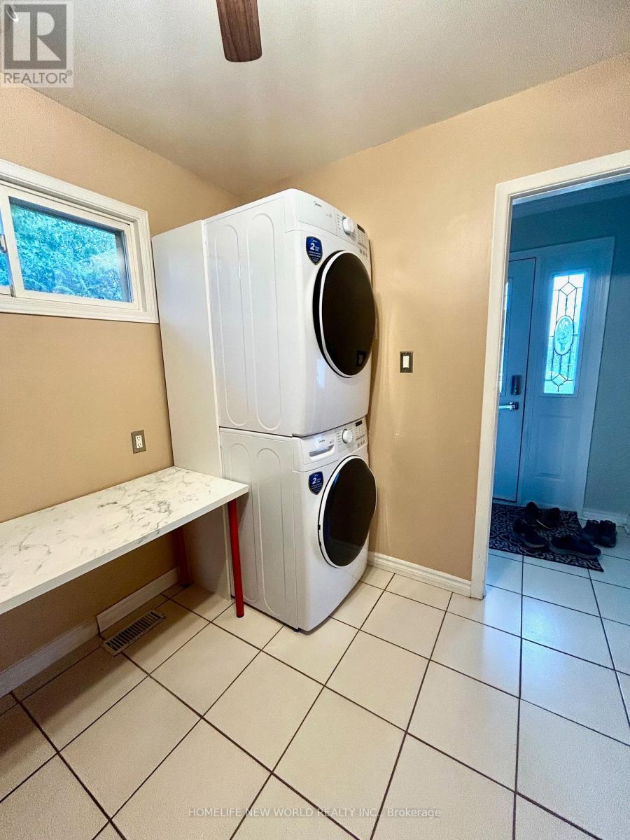 Upper - 27 Hayward Crescent, Toronto, Ontario  M1S 2T7 - Photo 7 - E13070270