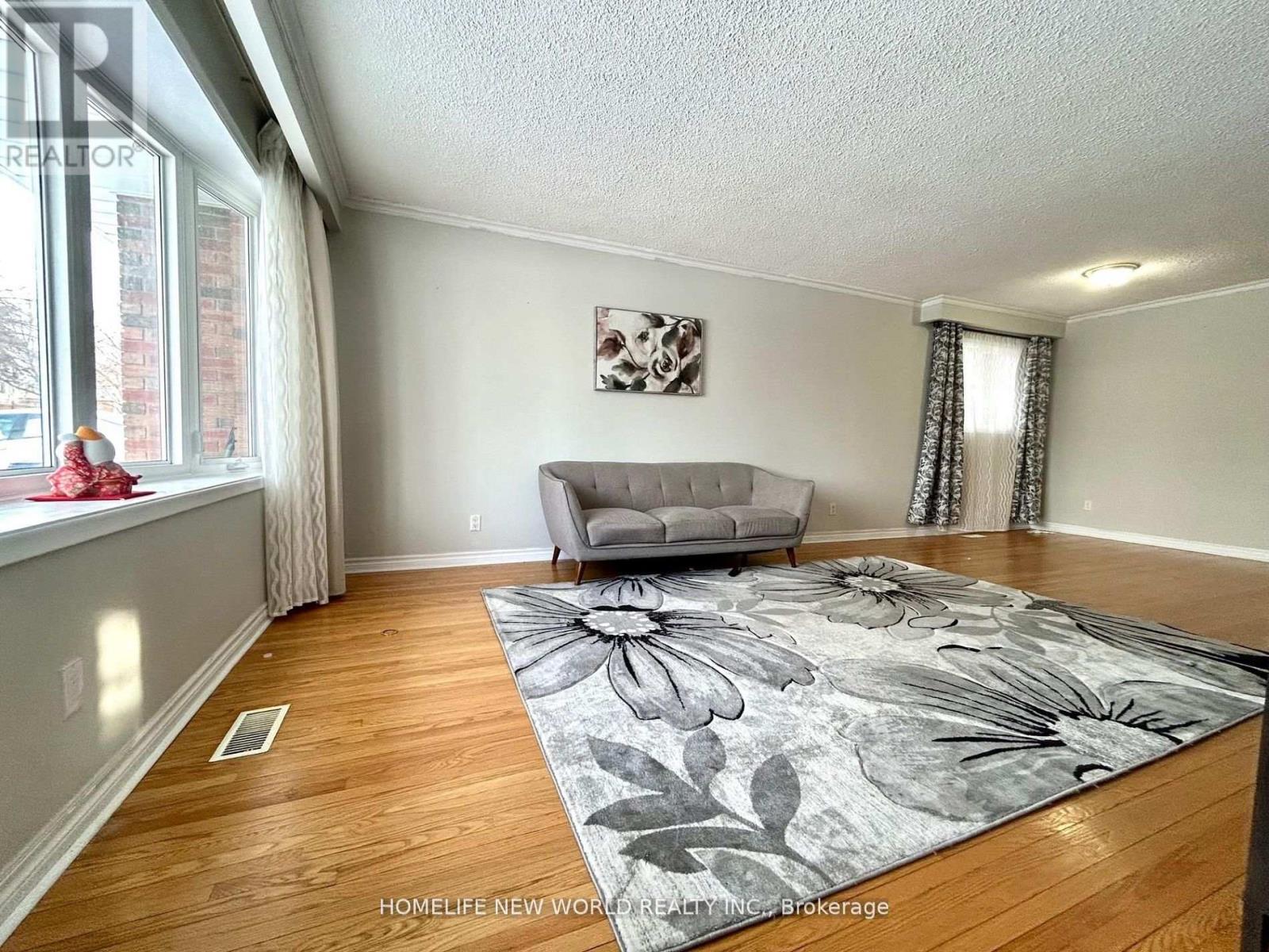 Upper - 27 Hayward Crescent, Toronto, Ontario  M1S 2T7 - Photo 9 - E13070270