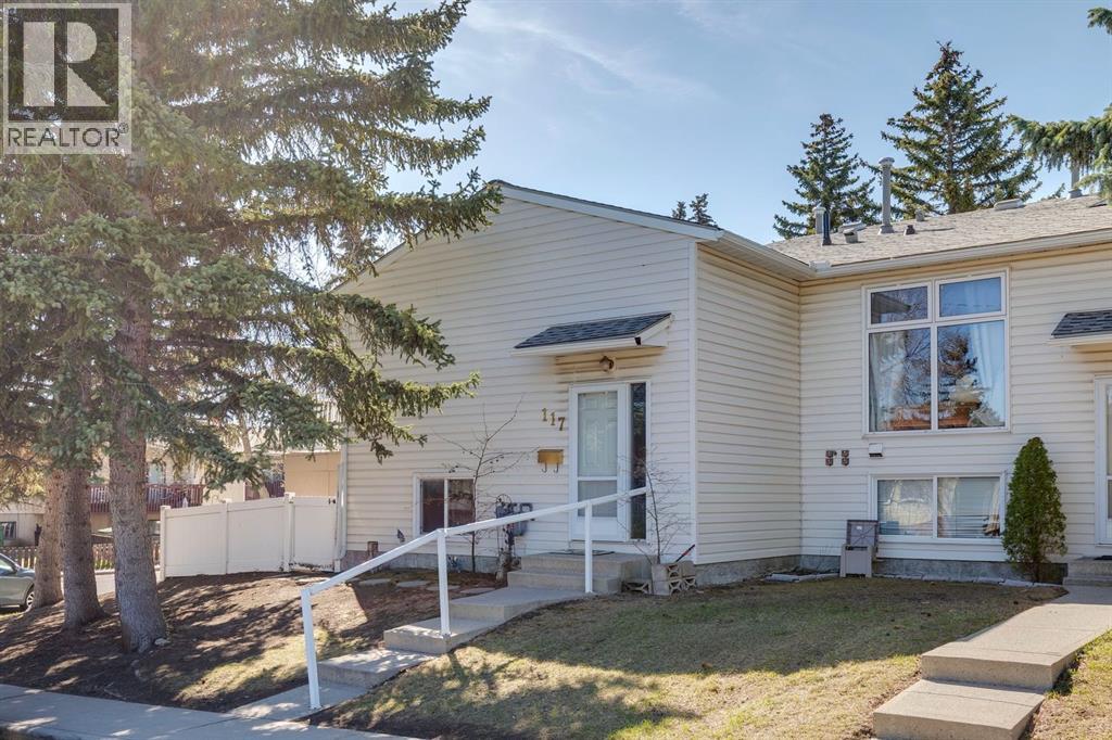 117 Sabrina Way Sw, Calgary, Alberta  t2w 4j4 - Photo 1 - A2306568