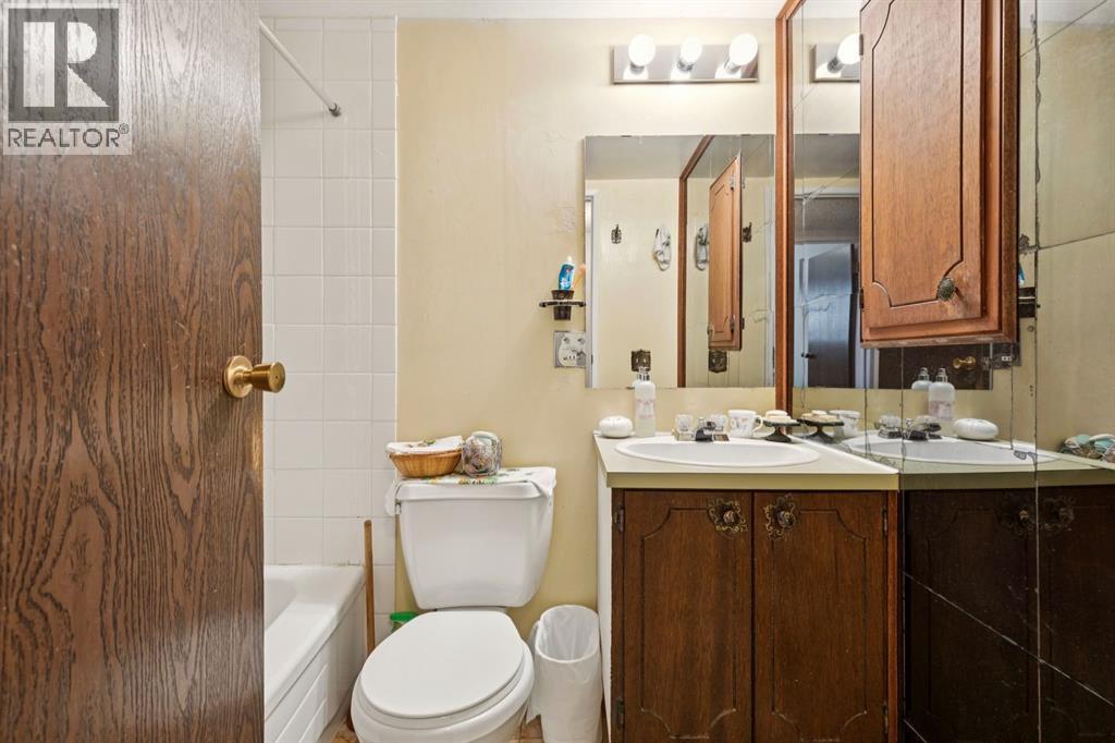 117 Sabrina Way Sw, Calgary, Alberta  t2w 4j4 - Photo 22 - A2306568