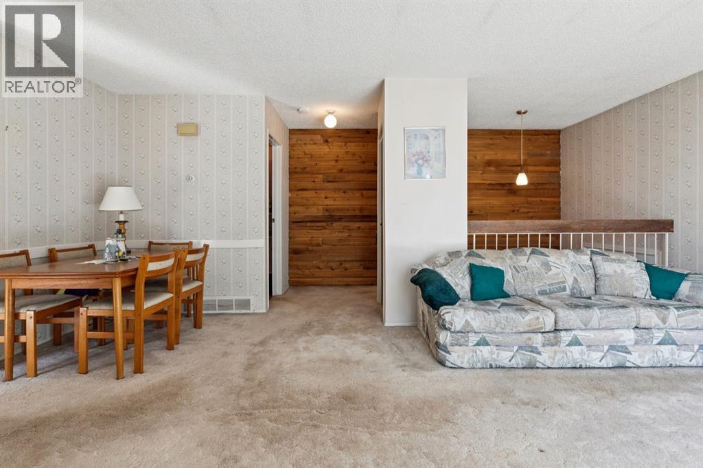 117 Sabrina Way Sw, Calgary, Alberta  t2w 4j4 - Photo 4 - A2306568