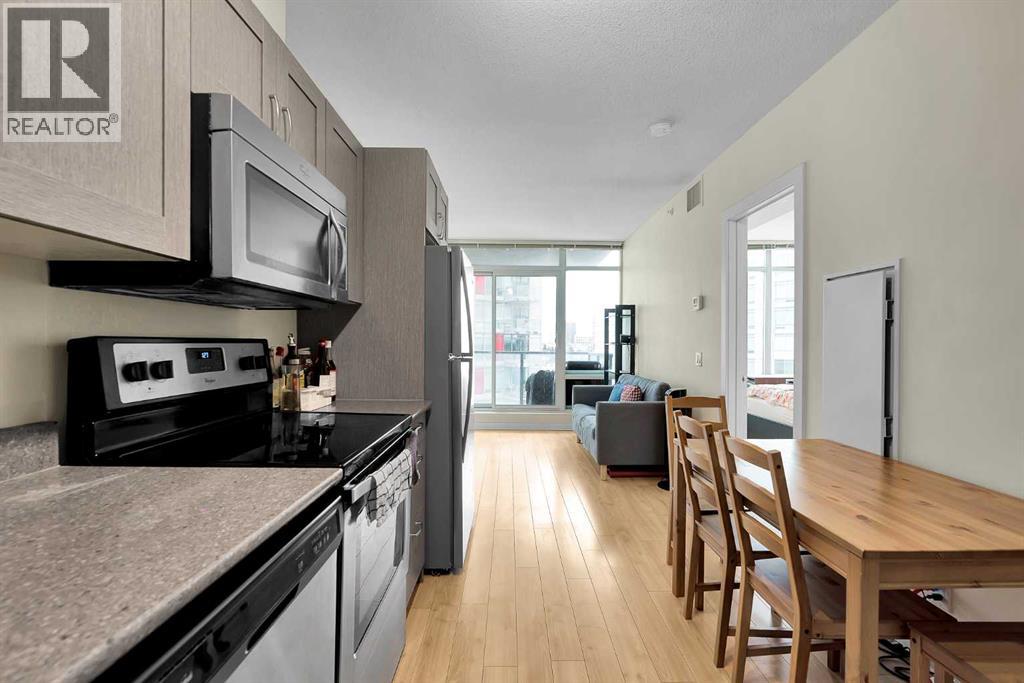 804, 30 Brentwood Common NW, Calgary, Alberta  T2L 2L8 - Photo 3 - A2294273