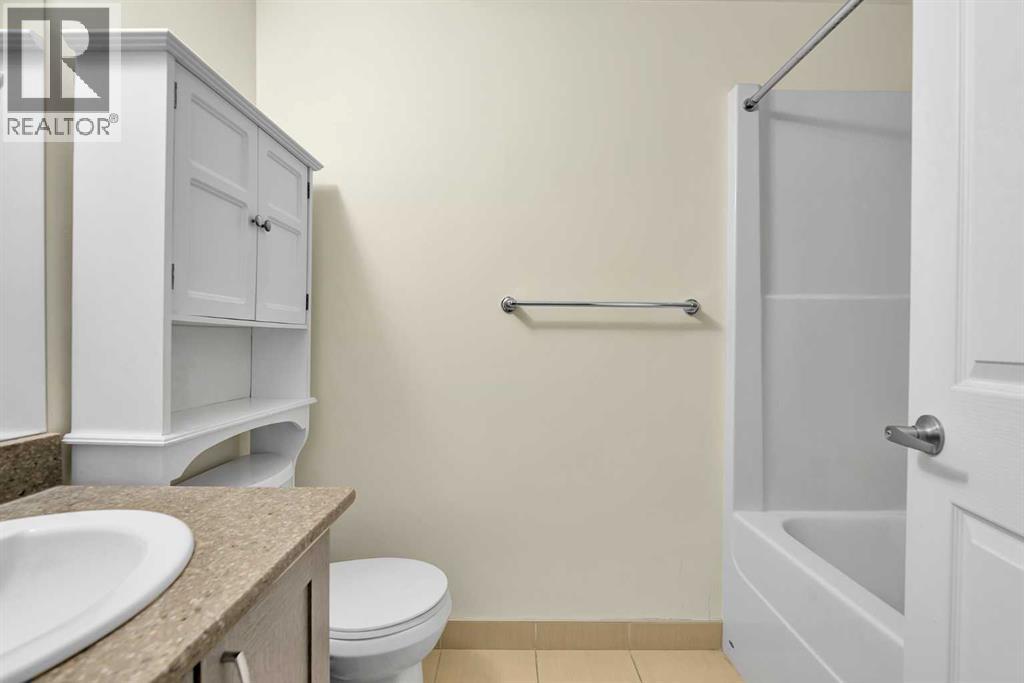 804, 30 Brentwood Common NW, Calgary, Alberta  T2L 2L8 - Photo 9 - A2294273