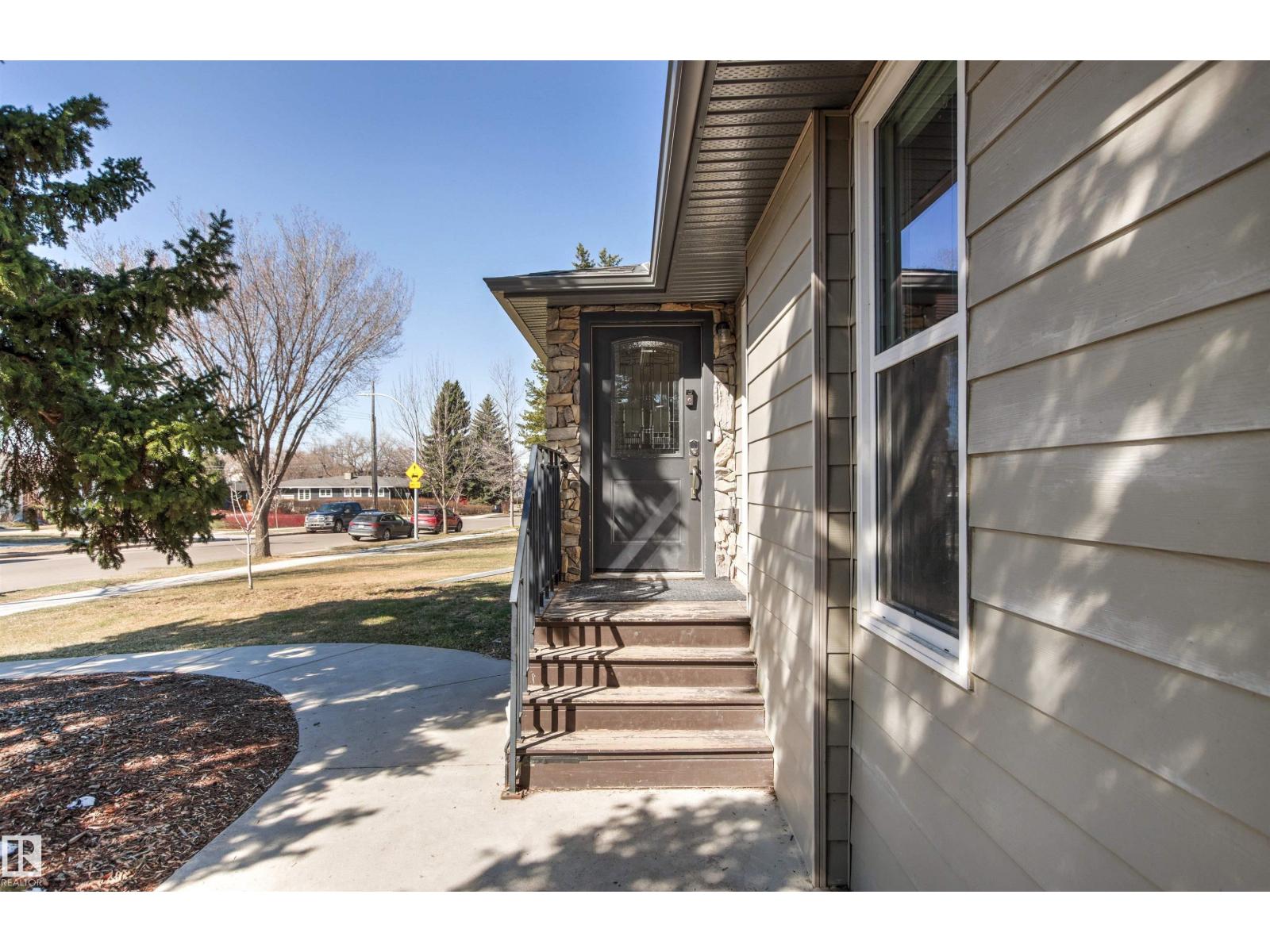 10916 60 Av Nw, Edmonton, Alberta  T6H 1H9 - Photo 2 - E4485216