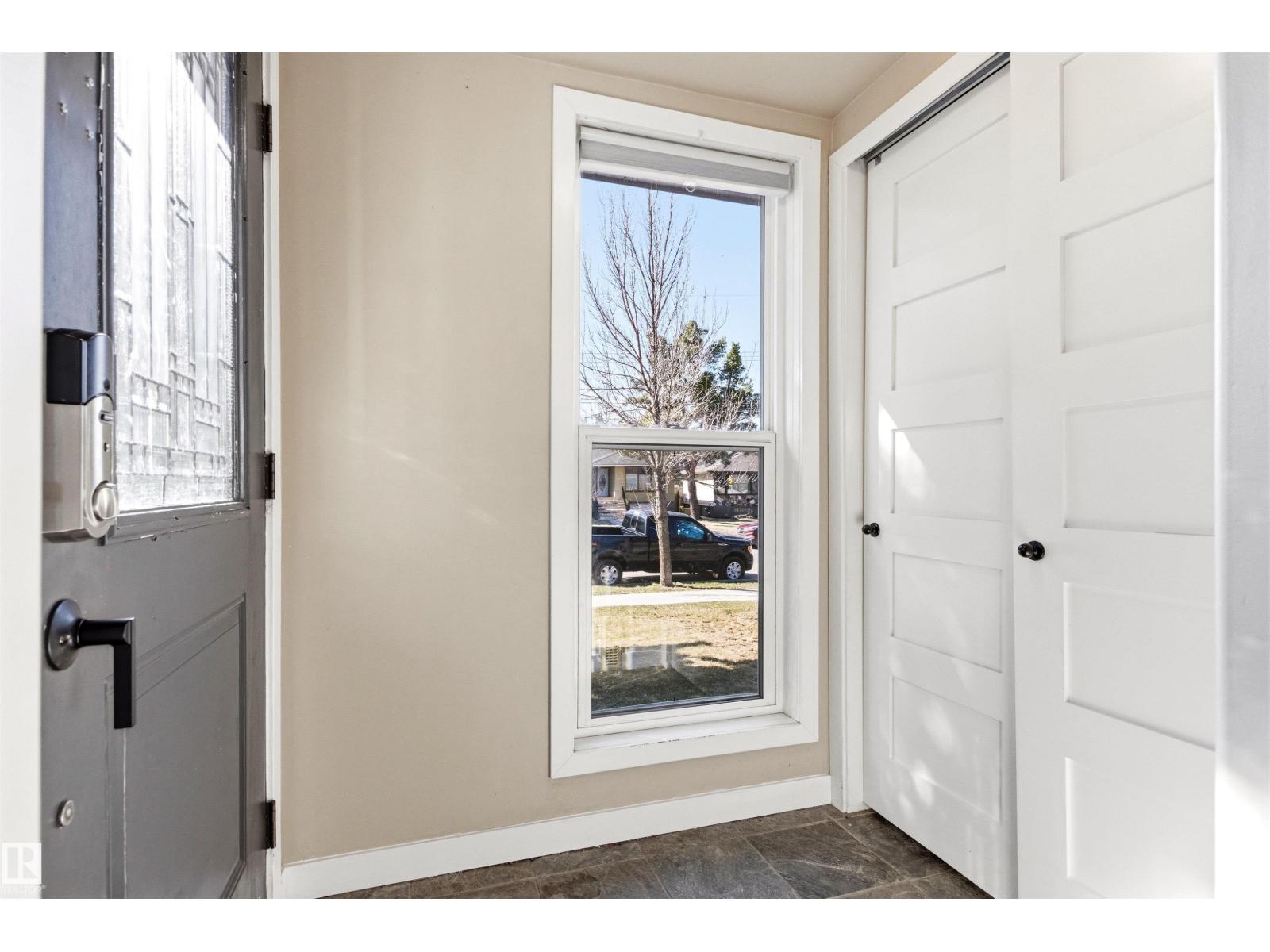 10916 60 Av Nw, Edmonton, Alberta  T6H 1H9 - Photo 3 - E4485216