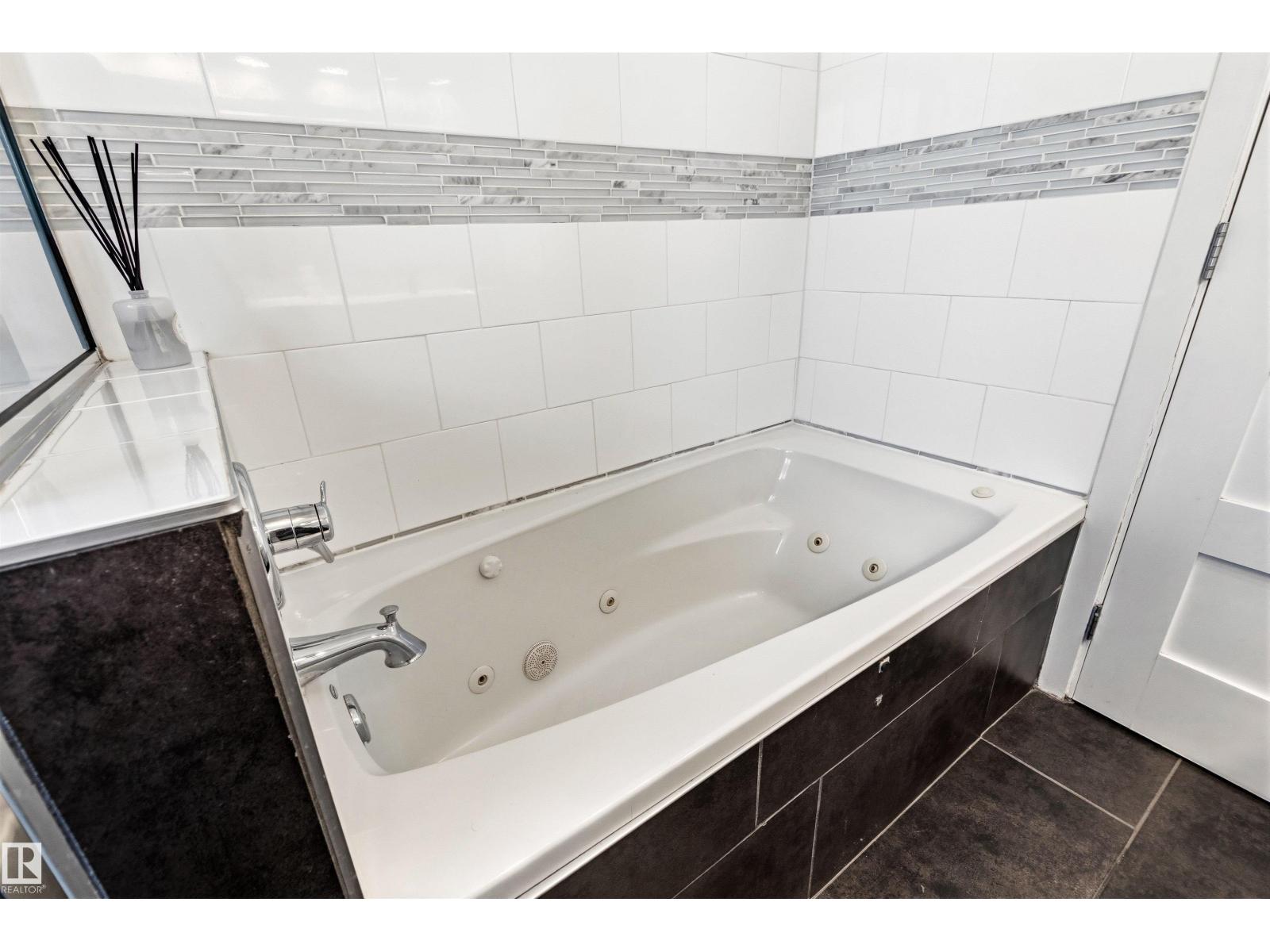 10916 60 Av Nw, Edmonton, Alberta  T6H 1H9 - Photo 32 - E4485216
