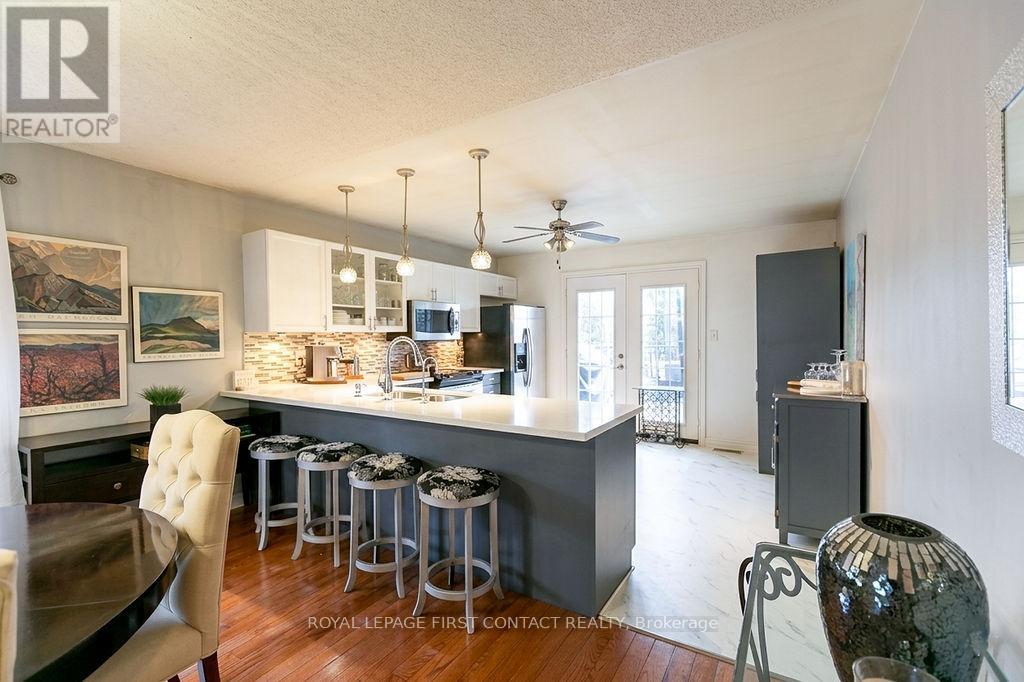 28 Hewitt Place, Barrie, Ontario  L4M 7B3 - Photo 7 - S12770876