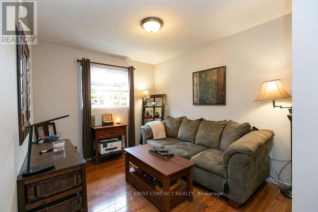 28 Hewitt Place, Barrie, Ontario  L4M 7B3 - Photo 10 - S12770876