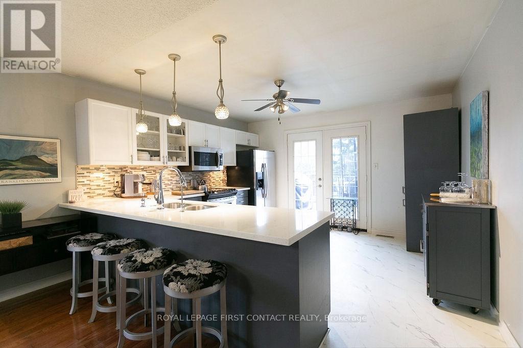 28 Hewitt Place, Barrie, Ontario  L4M 7B3 - Photo 8 - S12770876