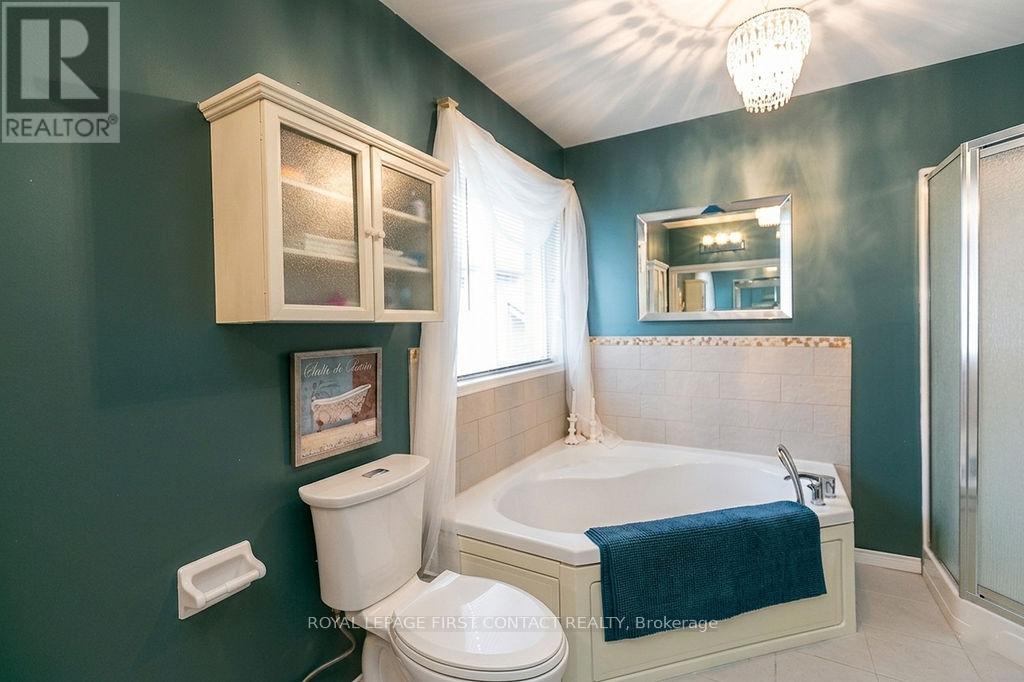 28 Hewitt Place, Barrie, Ontario  L4M 7B3 - Photo 12 - S12770876