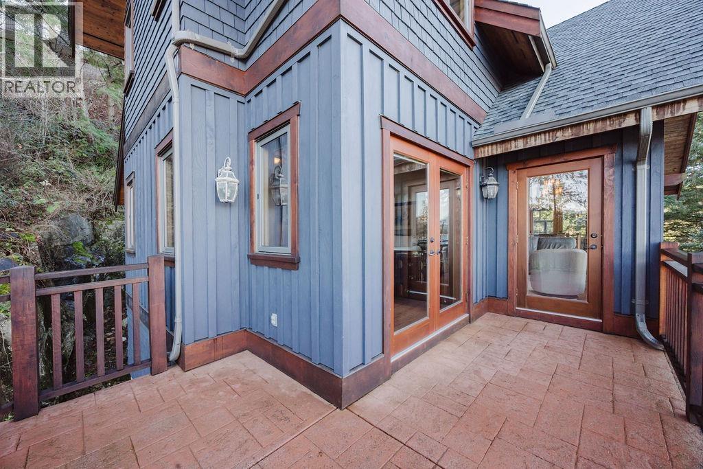 401 Skyline Drive, Gibsons, British Columbia  V0N 1V8 - Photo 22 - R3118260