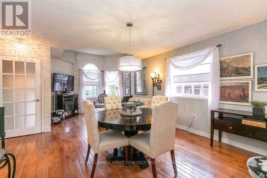 28 Hewitt Place, Barrie, Ontario  L4M 7B3 - Photo 5 - S12770876
