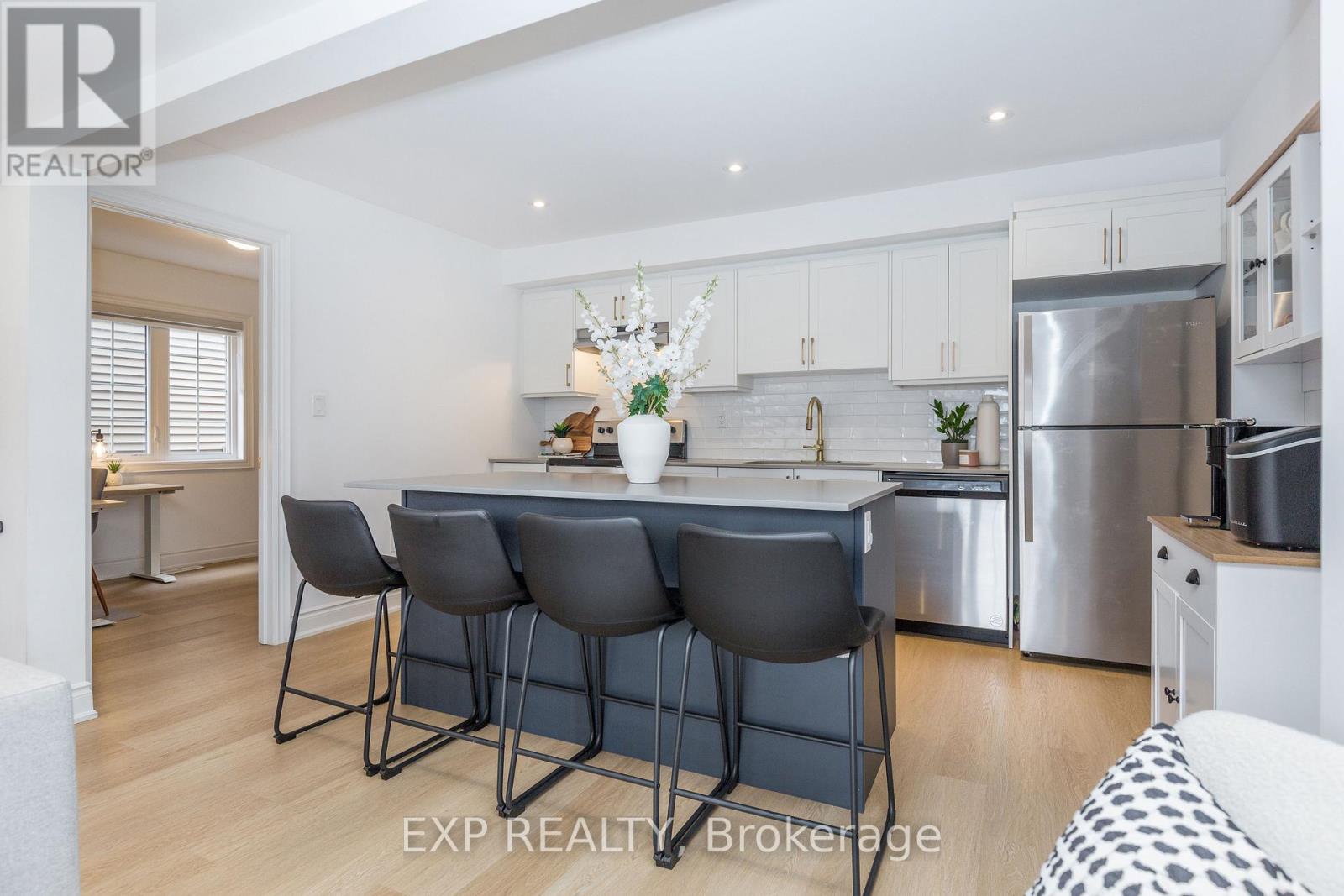 48 Hay Lane, Barrie, Ontario  L9J 0T8 - Photo 12 - S13070196