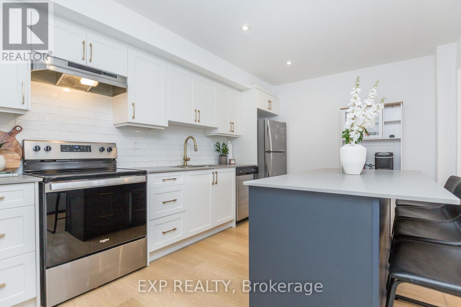 48 Hay Lane, Barrie, Ontario  L9J 0T8 - Photo 14 - S13070196