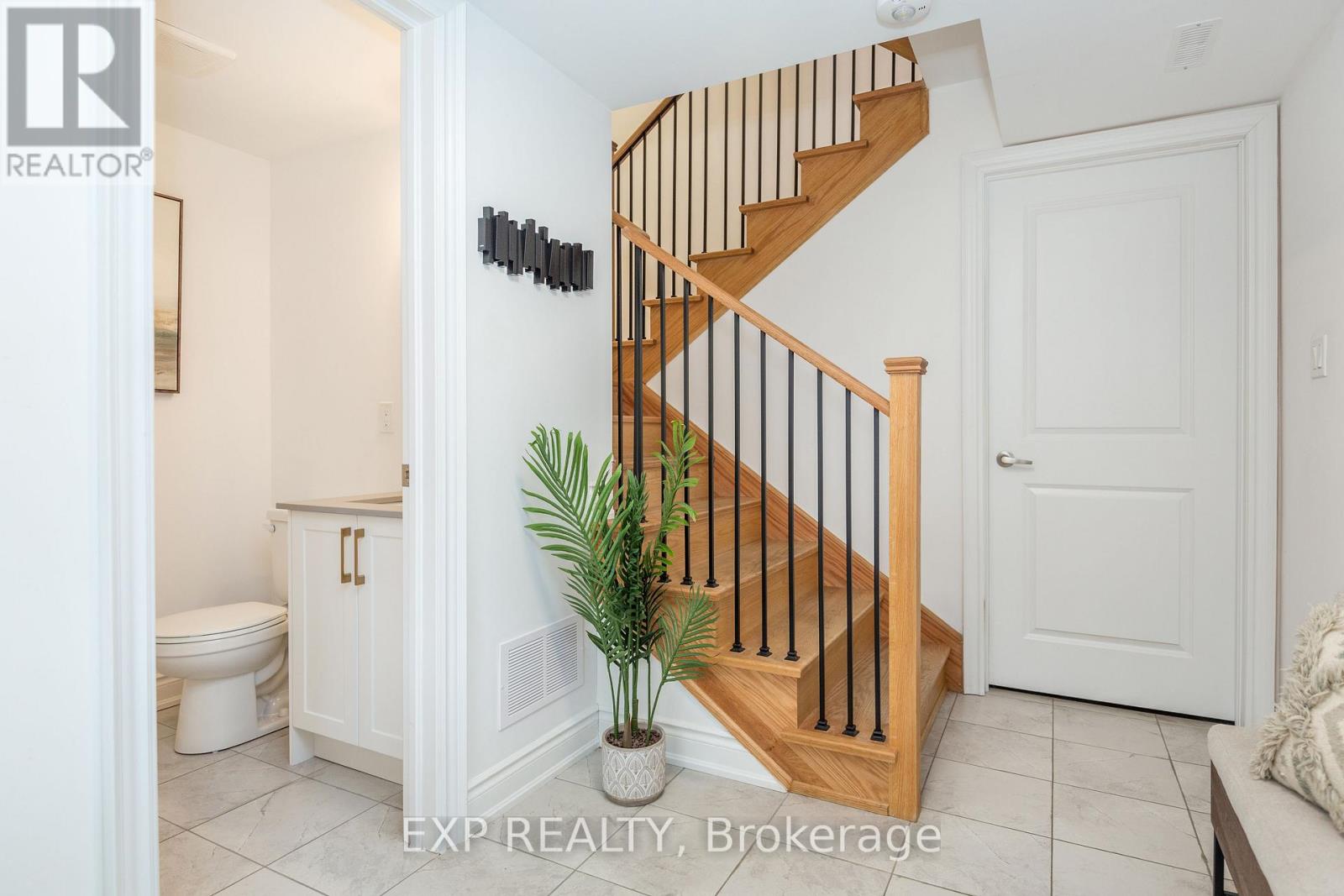 48 Hay Lane, Barrie, Ontario  L9J 0T8 - Photo 7 - S13070196