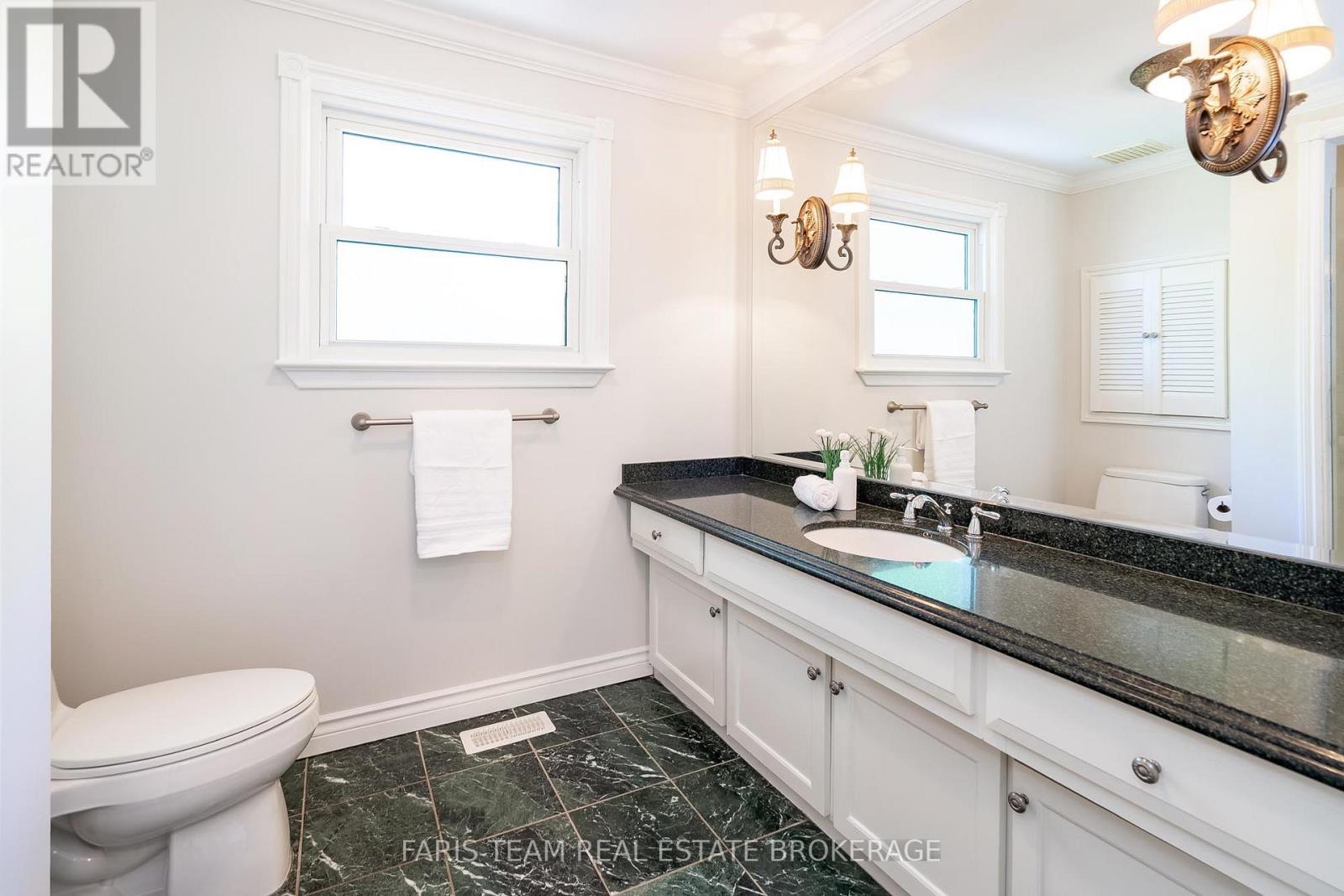 10 White Oaks Road, Barrie (South Shore), Ontario  L4N 4C1 - Photo 17 - S13070218