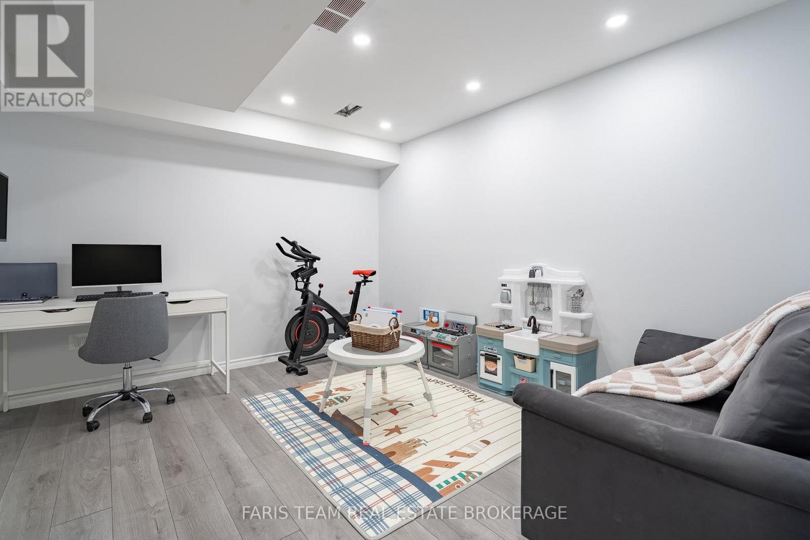 60 Brown Bear Street, Barrie, Ontario  L9J 0H8 - Photo 28 - S13070282