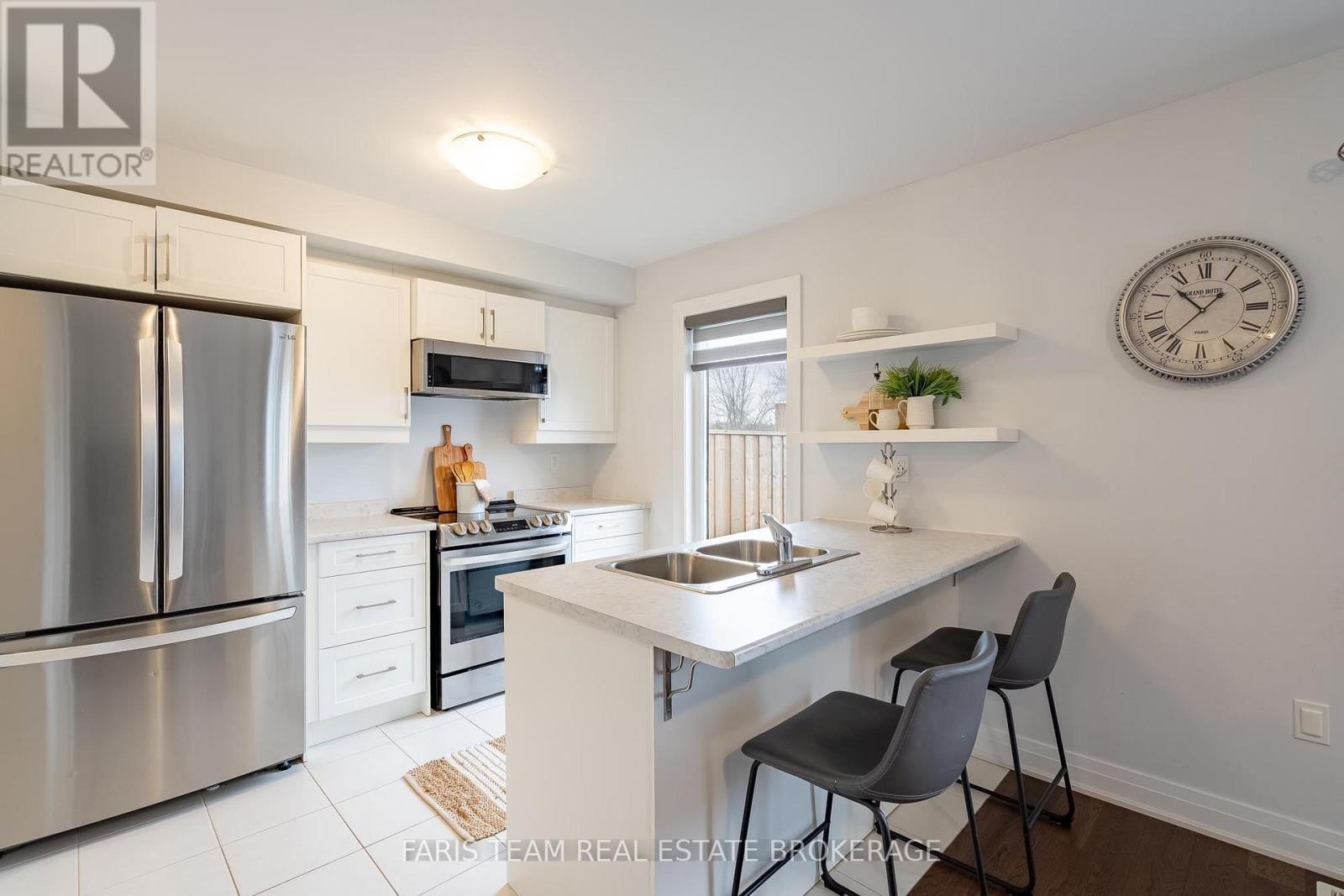 60 Brown Bear Street, Barrie, Ontario  L9J 0H8 - Photo 6 - S13070282