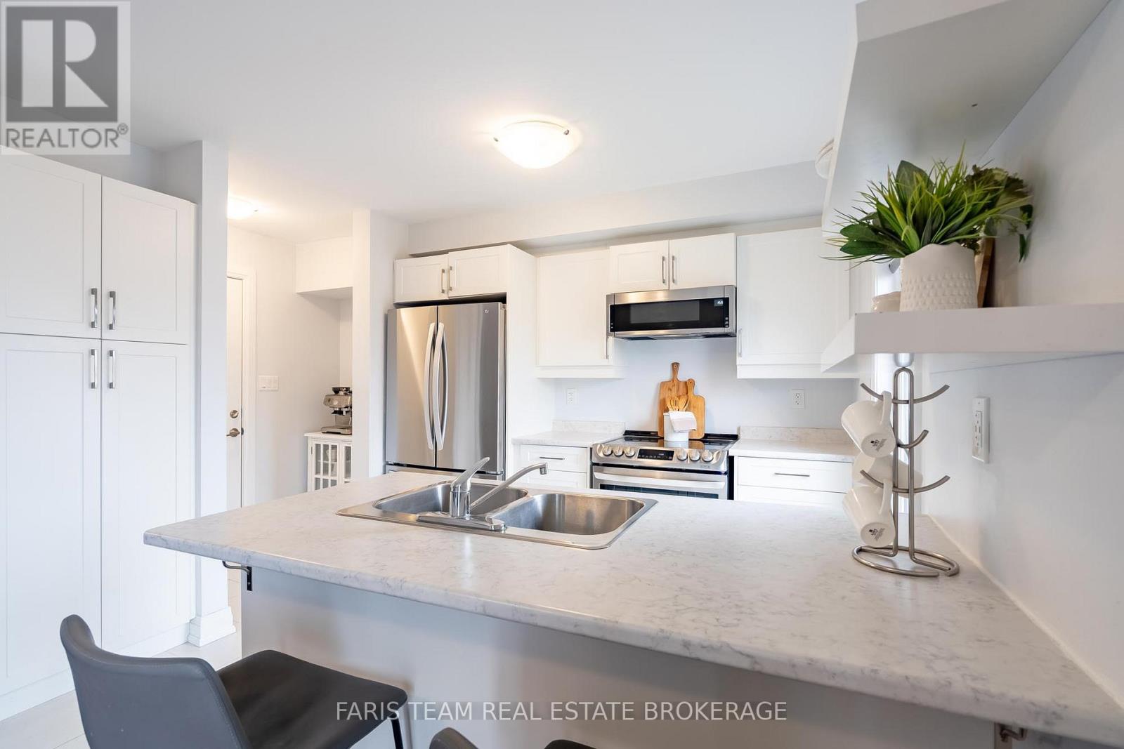 60 Brown Bear Street, Barrie, Ontario  L9J 0H8 - Photo 8 - S13070282
