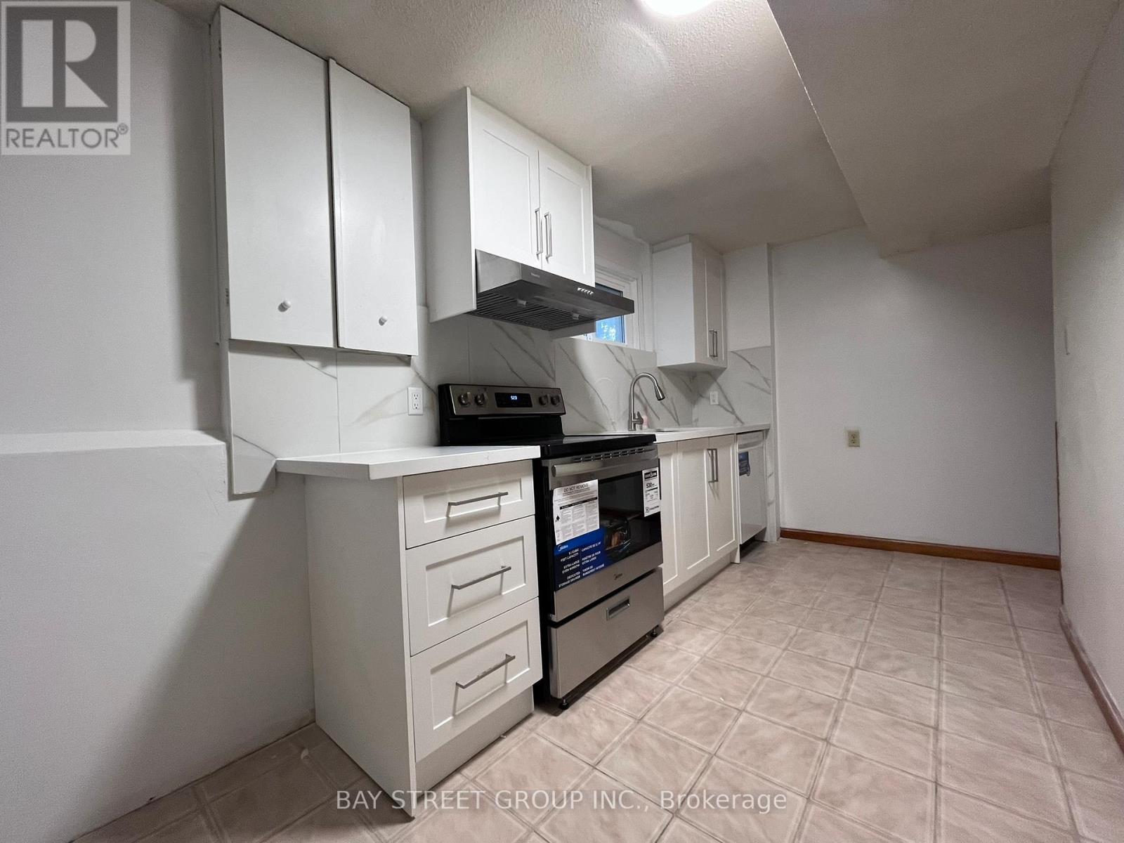 Lower - 1611 Lewes Way, Mississauga, Ontario  L4W 3H5 - Photo 6 - W13070194
