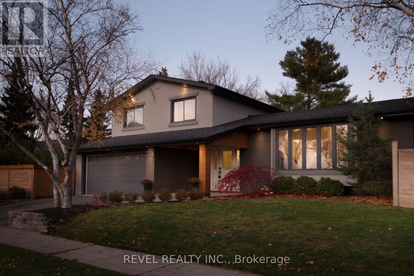 134 Fairwood Place W, Burlington, Ontario  L7T 4B6 - Photo 2 - W13070240